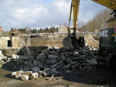 Rozbiórka budynku szkoły w Sławnie Marzec 2008-8